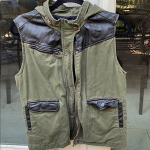 BDG-UO Utility Vest